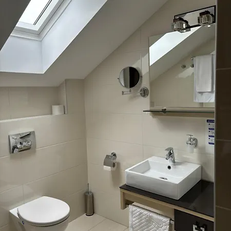 ベッド・アンド・ブレックファスト Atrium 4*